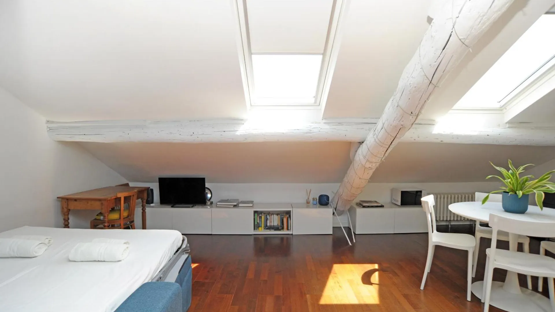 Castelvetro Apartment Milan Italy