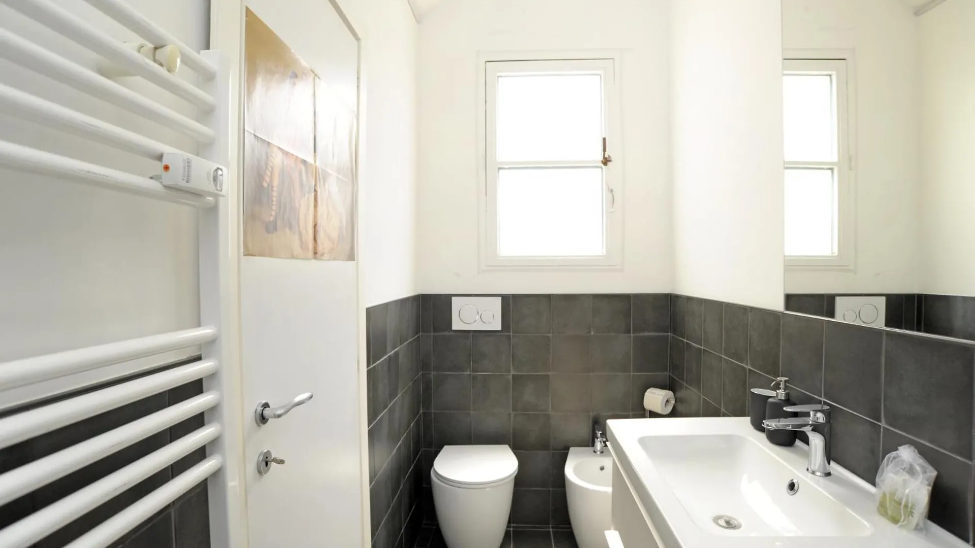 Castelvetro Apartment Milan 0*,  Italy